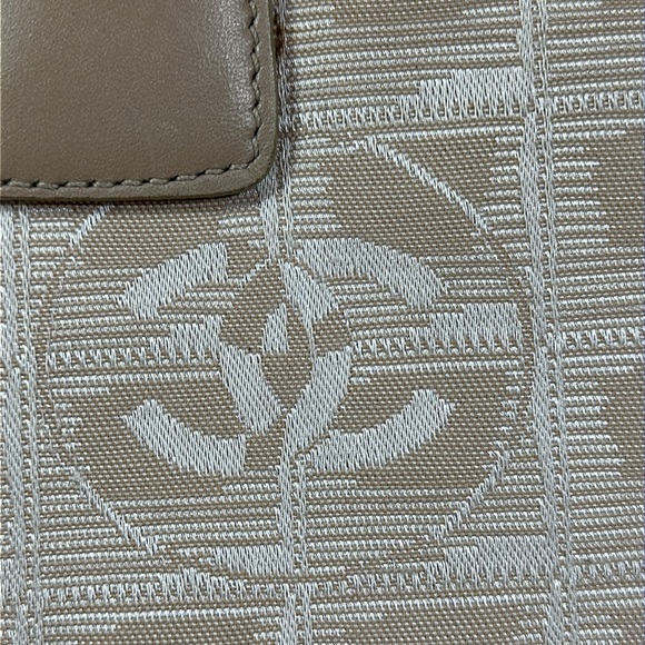 CHANEL Travel Line Fabric Tote Cream, Leather Straps, Serial 7 Series 2002-03 - Picture 2 of 15